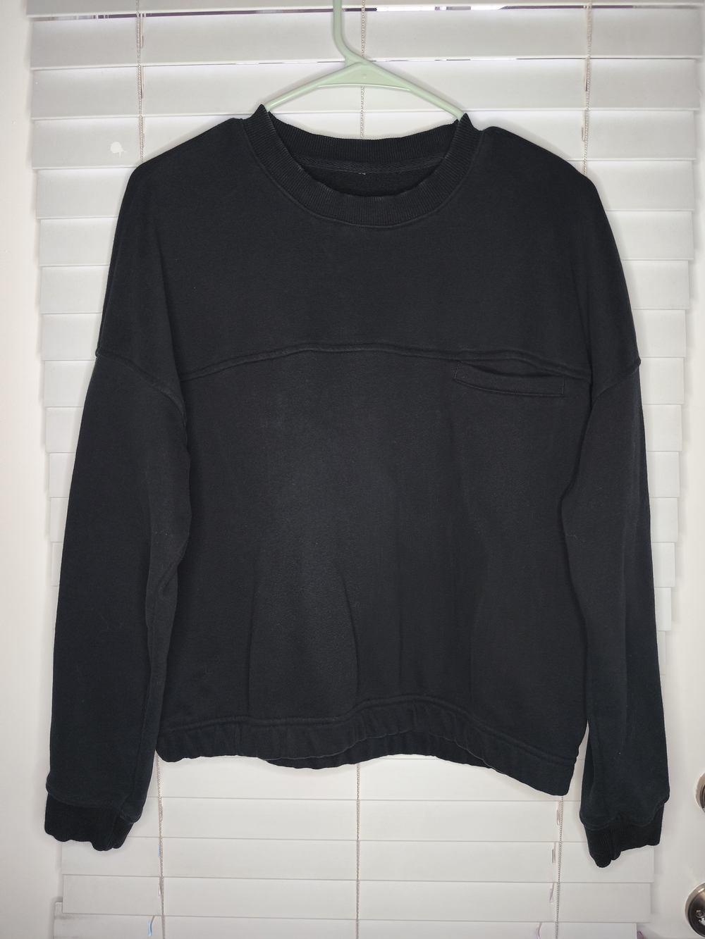 Vuori Sedona Sport Crew Neck Sweatshirt Washed Black Women's Size M Faded Trims